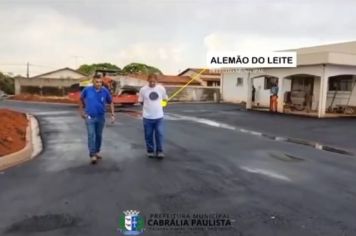 Antônio Consalter Longo recebe asfalto após 30 anos da abertura da rua
