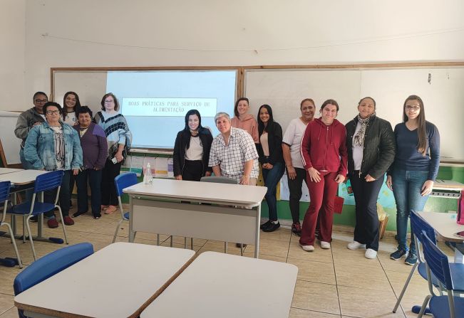 FUNCIONÁRIAS DA COZINHA PILOTO PASSAM POR CAPACITAÇÃO SOBRE BOAS PRÁTICAS NOS SERVIÇOS DE ALIMENTAÇÃO